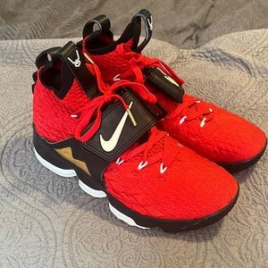 LeBron Red Diamond Turfs 🔴💎⚫️ Red&Black,size10 worn 1 time!